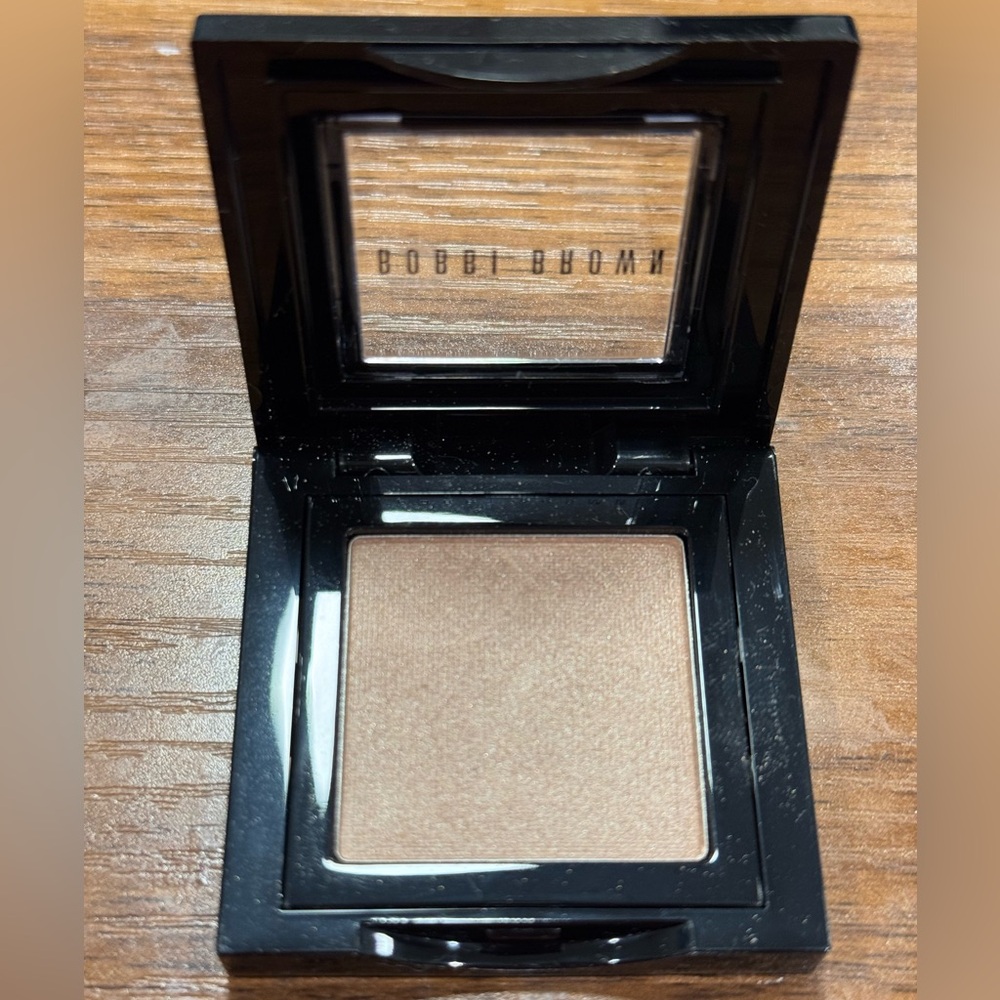 Bobbi Brown Shimmer Wash Eyeshadow, Beige (17)